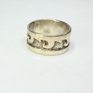 DS Sterling Silver Band Ring Size 8 Textured Cutout Wave Design Art JR1278